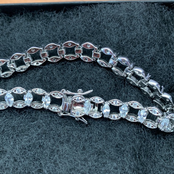 🎄Sterling silver (925) and crystal bracelet with clasp closure. - Picture 4 of 7